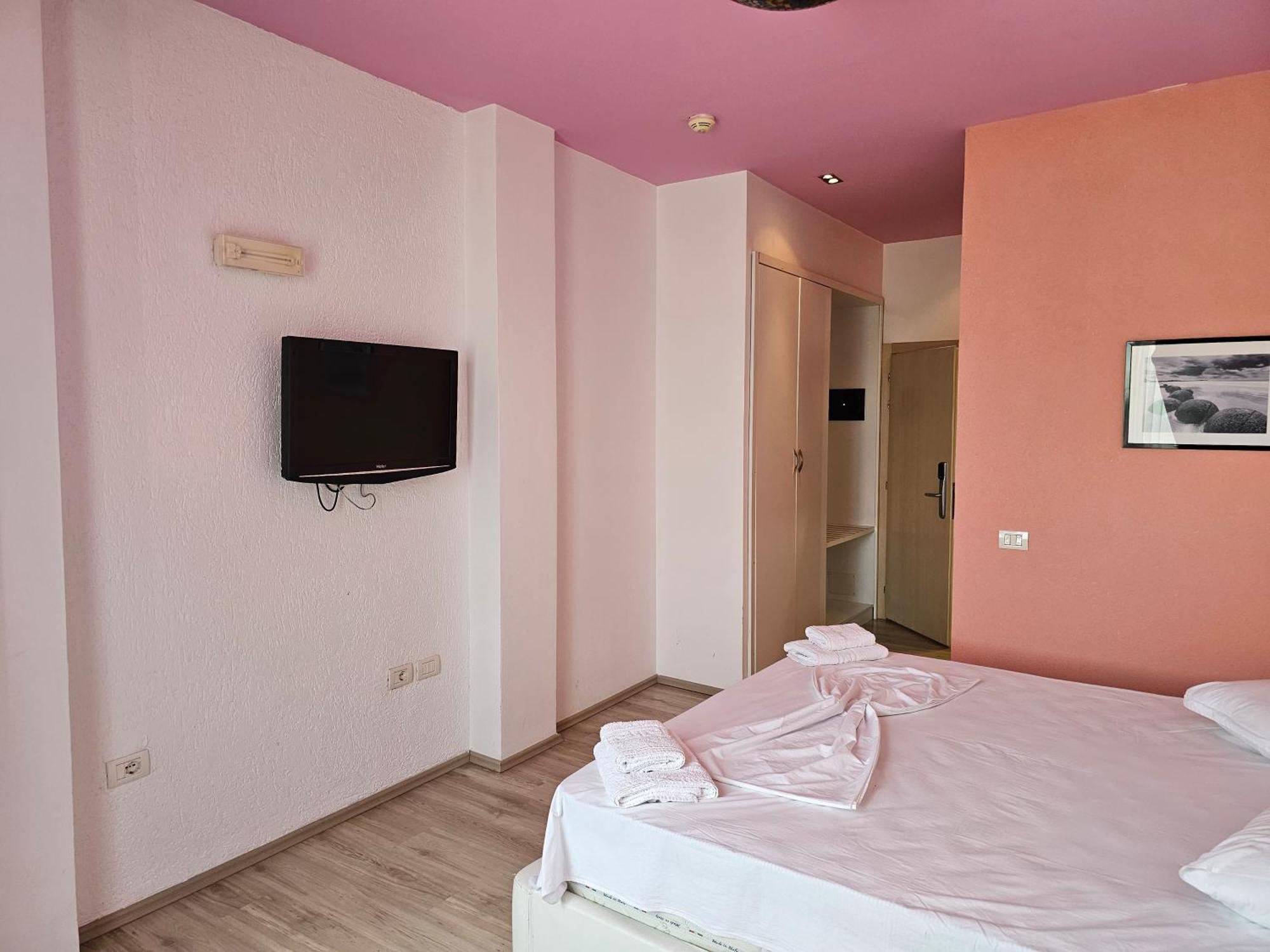 Sunborn Hotel Голем Номер фото