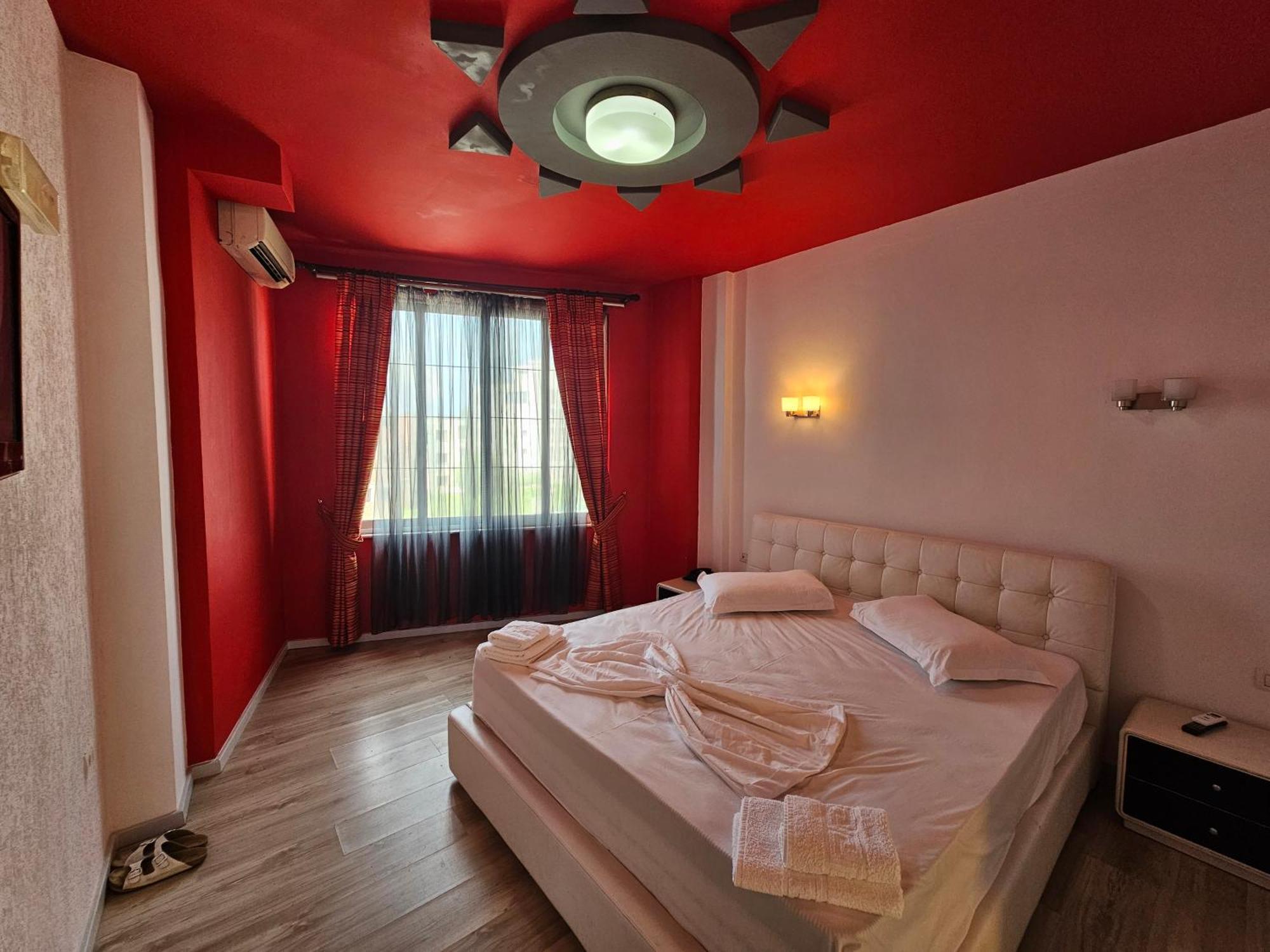 Sunborn Hotel Голем Номер фото